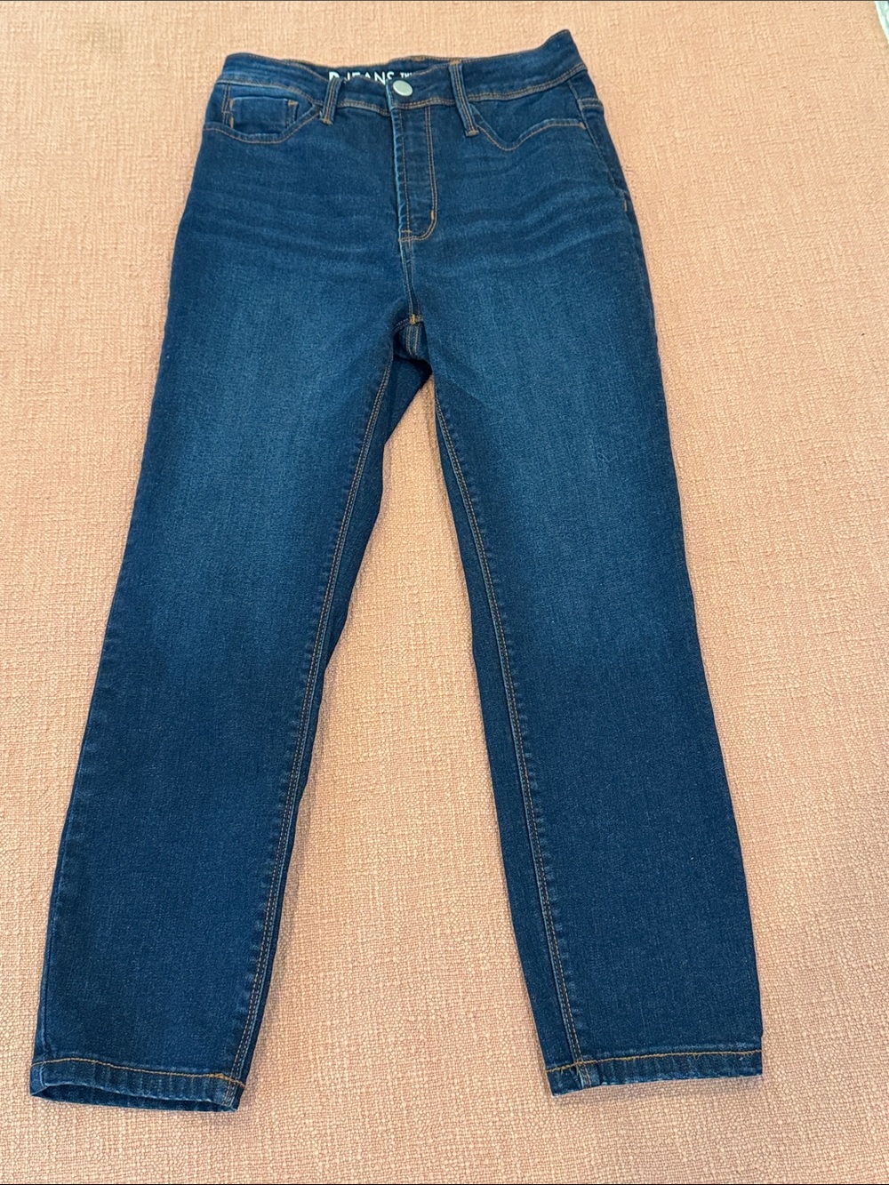 Women's Straight-Leg Jeans capris Waist 26 high rise 10.75” length / inseam 23.5